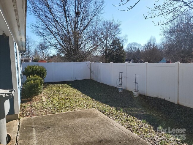 Building Photo - 5720 Ebley Ln