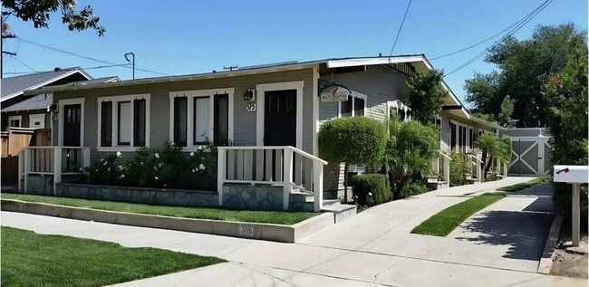Building Photo - 373 S Shaffer St