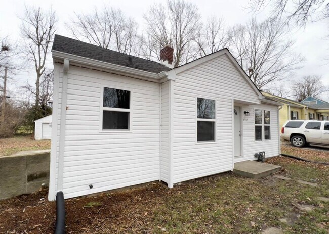 Building Photo - Functional 2 bed 1 bath!