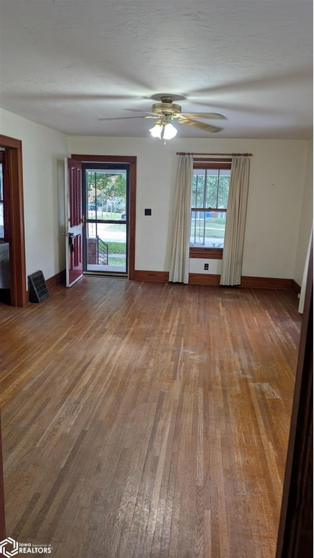 Building Photo - 612 Main St