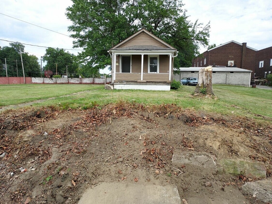 815 Darr Ave, Farrell, PA 16121 House Rental in Farrell, PA