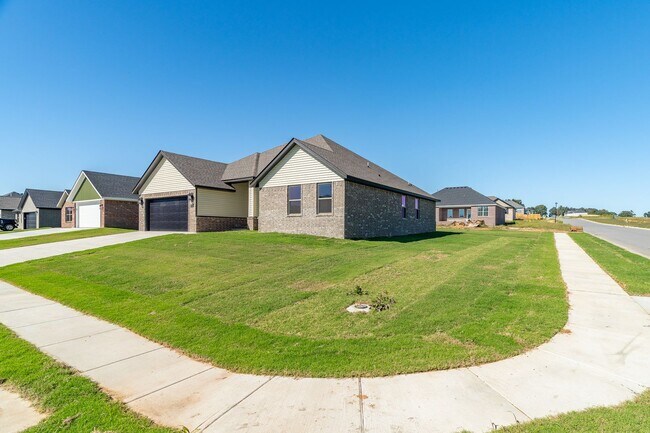 Photo - LIKE NEW 3-bedroom 2 bath Home in Prairie Grove!! FENCED YARD INCLUDED!