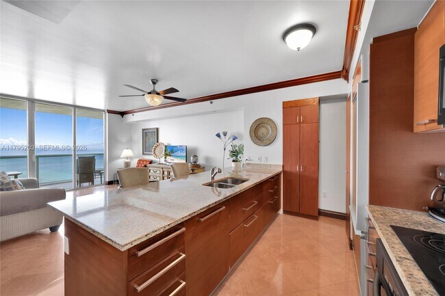 Building Photo - 1830 S Ocean Dr