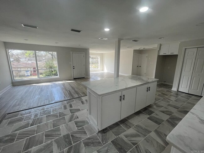 Building Photo - 1516 W Roosevelt Rd