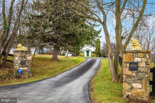 Foto del edificio - 38768 Fry Farm Rd