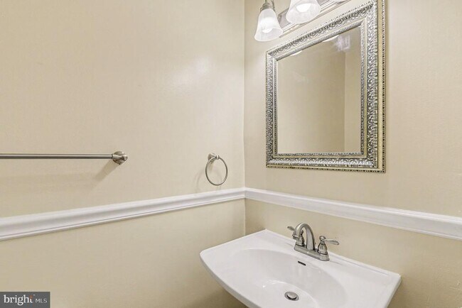 Building Photo - 718 Orley Pl