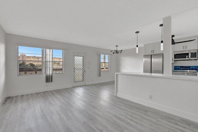 Building Photo - 2053 Wolverton C