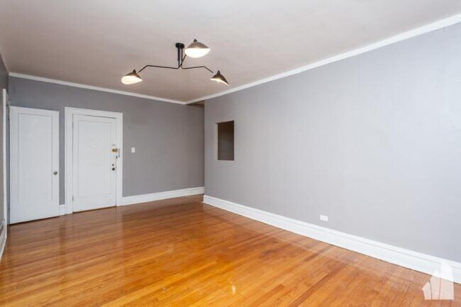 Building Photo - 1 bedroom in Chicago IL 60657