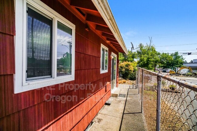 Building Photo - 1307 SE 130th Ave