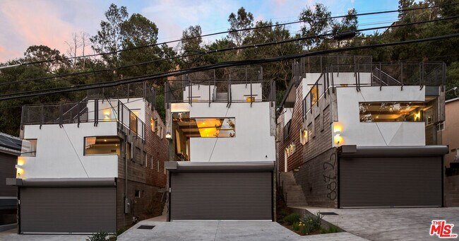 Foto del edificio - 8870 Wonderland Ave