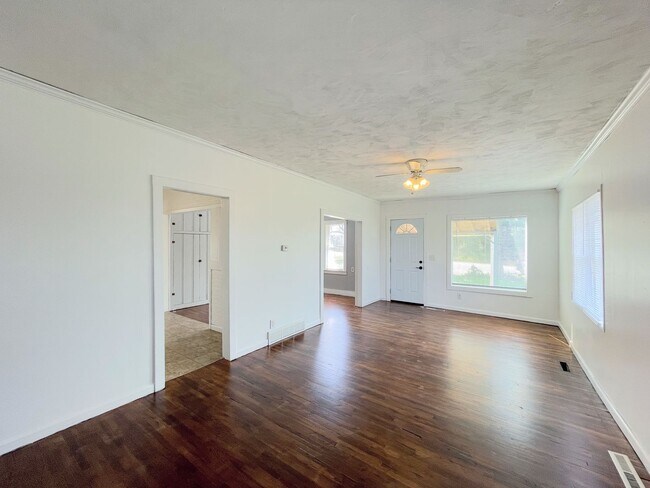 Foto del edificio - Updated 2 bedroom home