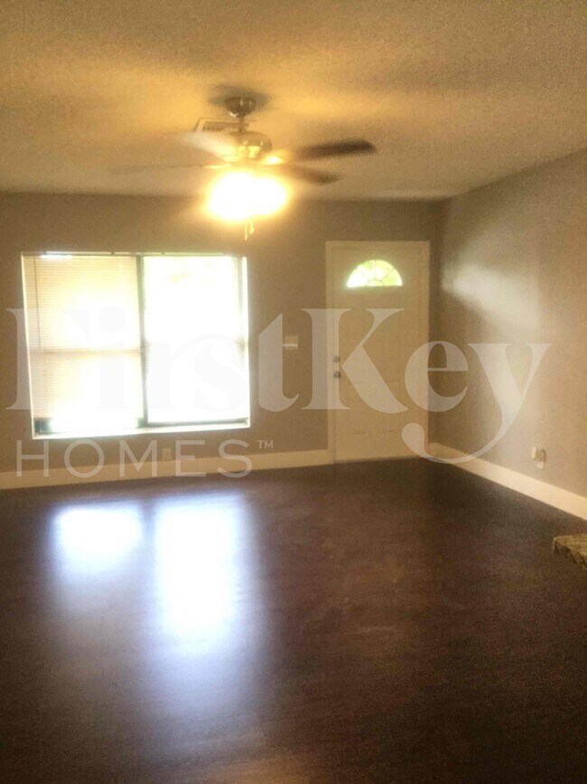 Foto del edificio - 5896 Triphammer Rd