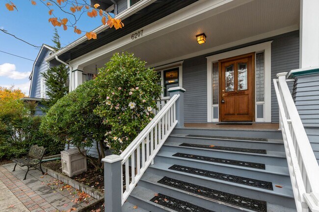 Building Photo - 3 Bd / 2.5 Ba Seattle Home