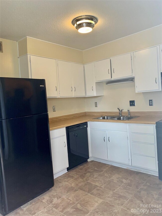 Foto del edificio - 7907 Oak Meadow Ct