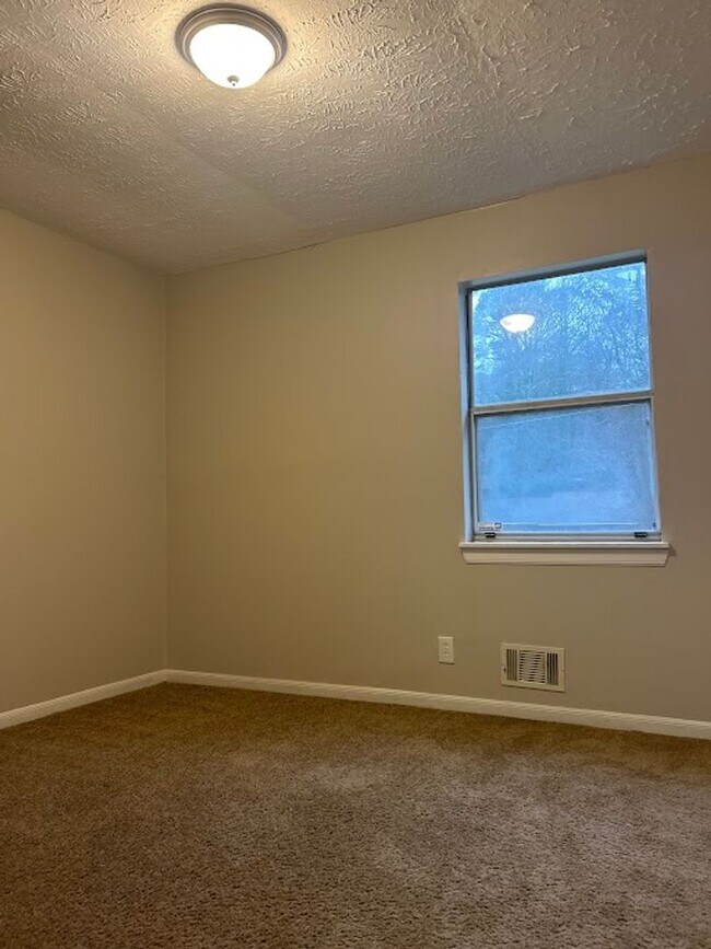Foto del edificio - 3 bed 2 bath in Decatur!