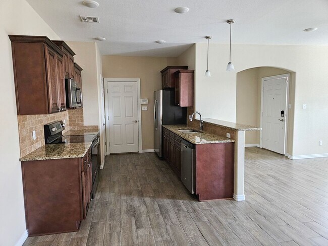 Building Photo - 3 Bedroom Duplex for Rent in Chaffee Cross...