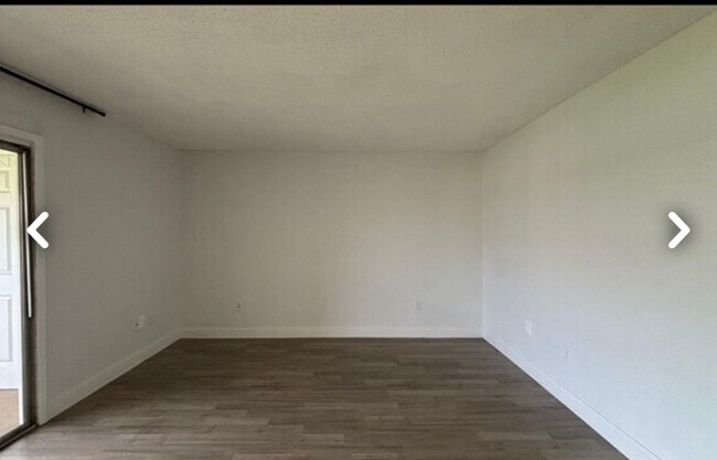 Foto del edificio - 836 Sky Lake Cir