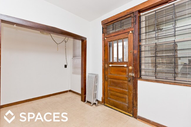 Building Photo - 5534 N Winthrop Ave