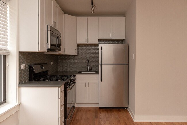 Foto del edificio - 2423 N Kedzie Blvd