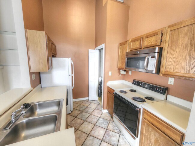 Foto del edificio - 165 Waters Edge Ln
