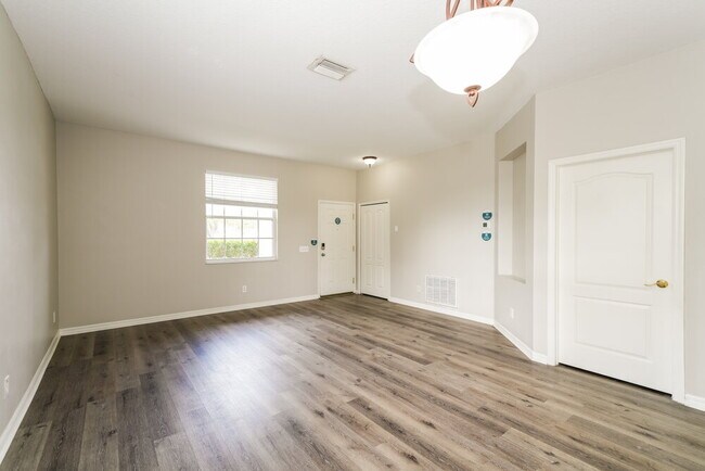 Foto del edificio - 18201 Hollyhills Way