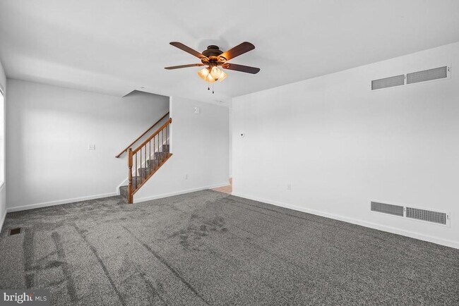 Foto del edificio - 57 Nittany Ct