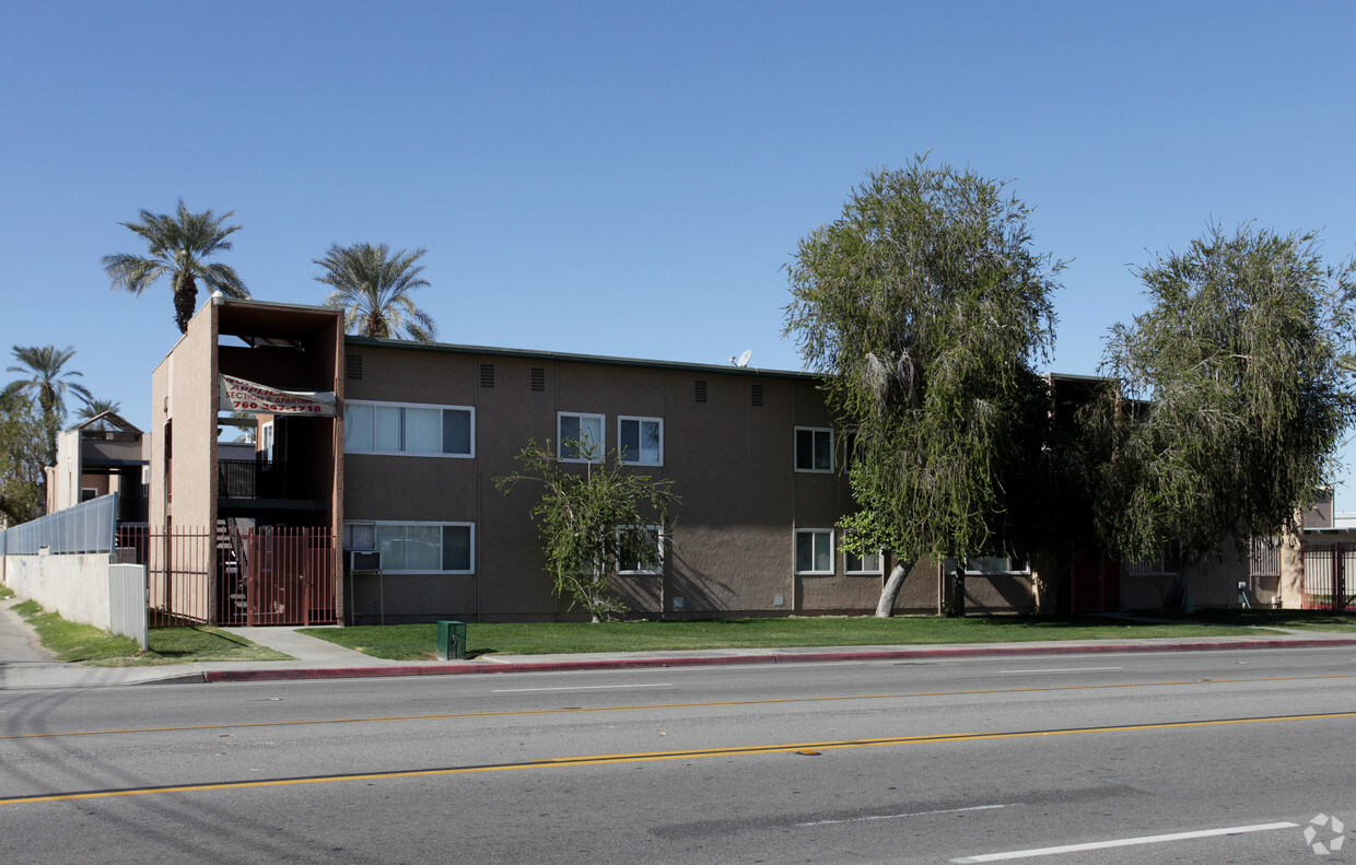 Foto del edificio - Desert Oasis Apartments