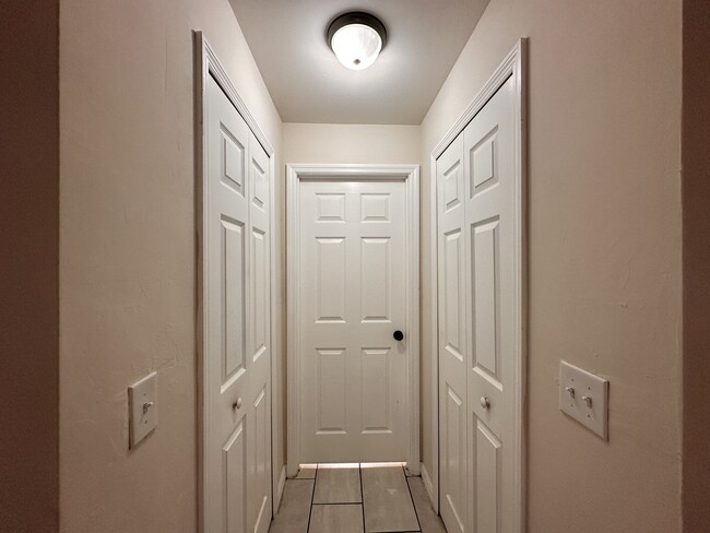 Building Photo - 318 NW 7th Pl