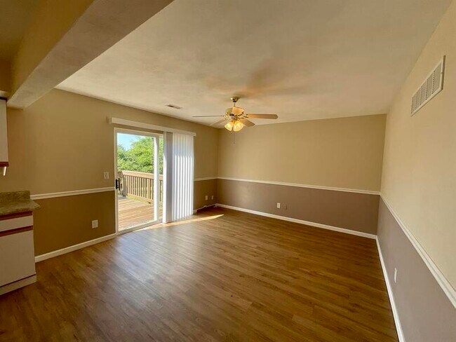 Building Photo - 559 Ponderosa Ave
