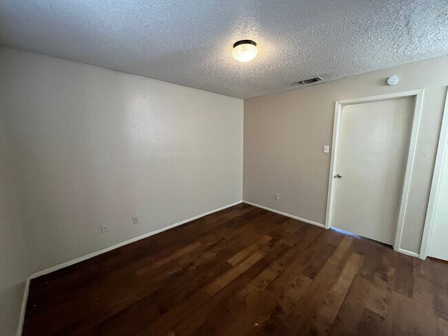 Building Photo - 300 Moursund Blvd. #6, San Antonio, TX. 78221