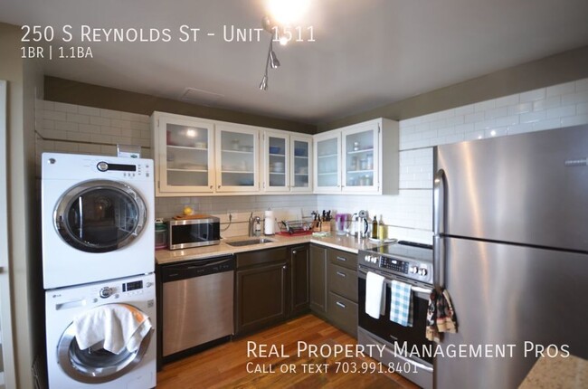 Building Photo - Gorgeous Penthouse Unit- Stunning Views!