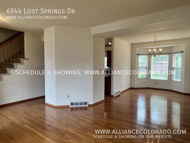 Foto del edificio - 6944 Lost Springs Dr