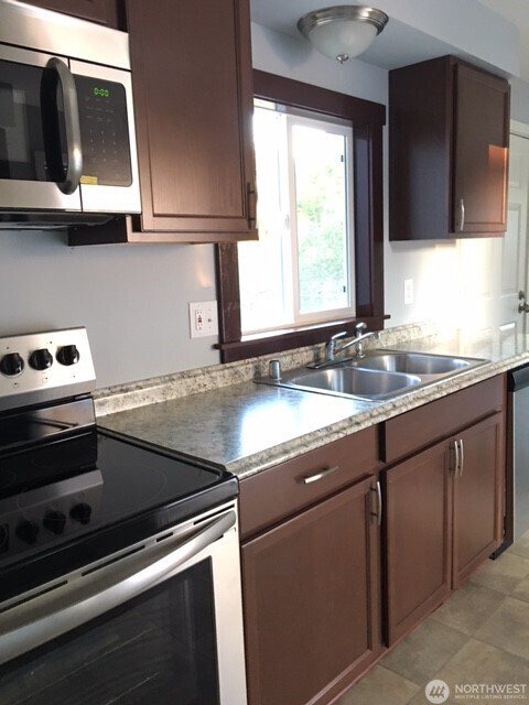 Foto del edificio - 305 M St SE