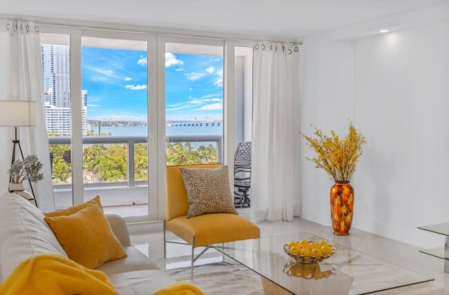 Foto del edificio - 1717 N Bayshore Dr