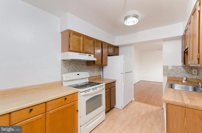 Building Photo - 7607 Lee Landing Dr