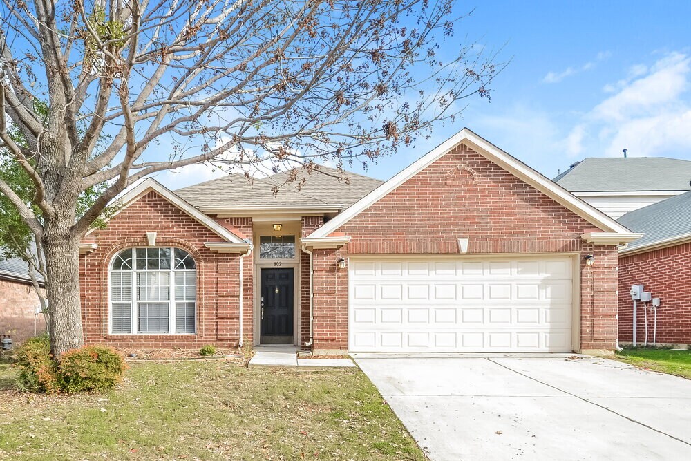 Foto principal - 802 Lake Bridge Dr