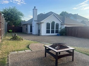 Building Photo - 712 Monterey Dr