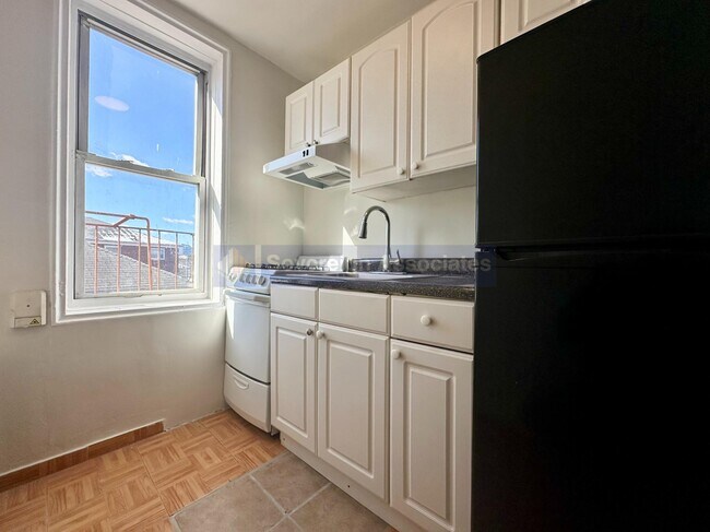 Building Photo - 2940 East 196