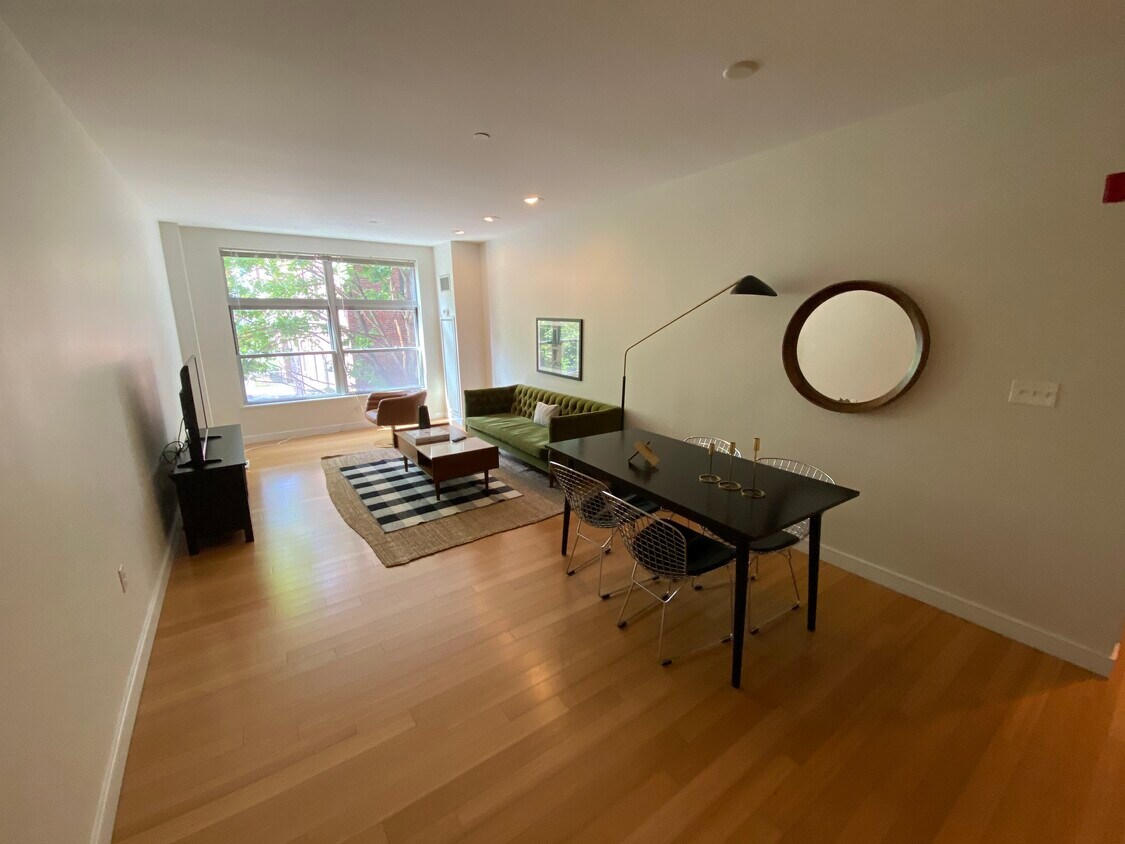Foto principal - 108 E Brookline St