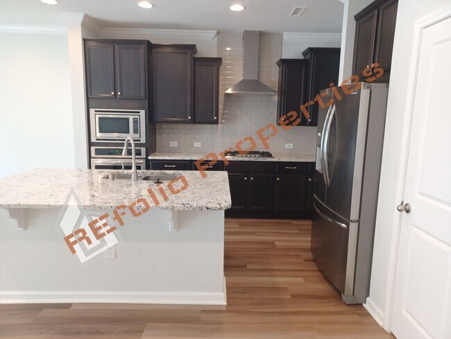 Building Photo - Location, Location, Location! 3 Bedroom 1 ...