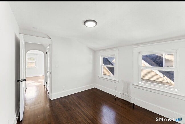 Building Photo - 541 Savin Ave