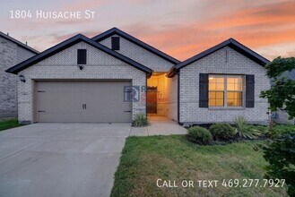 Building Photo - 1804 Huisache St