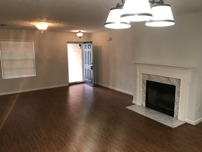 Building Photo - 2862 Meadow Gln
