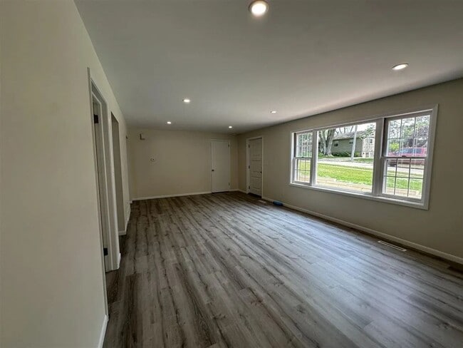 Foto del edificio - 3004-3006 Stanford Ave