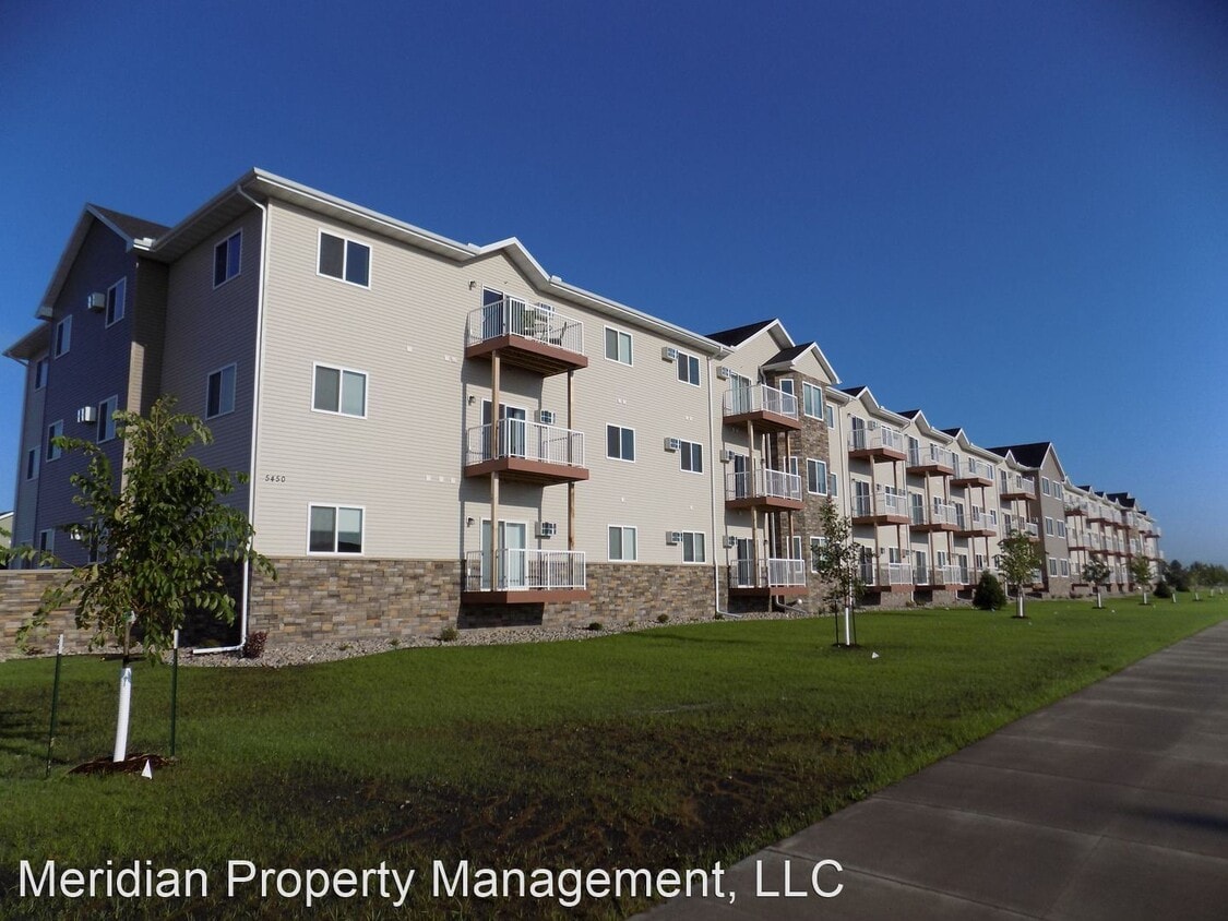 2 br, 1 bath Apartment 5450 26th St S 54... Room for Rent in Fargo