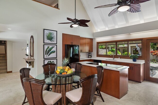 Foto del edificio - Large Private Luxury Home w/Pool, A/C and Ocean Views. Kailua Shores Estate.