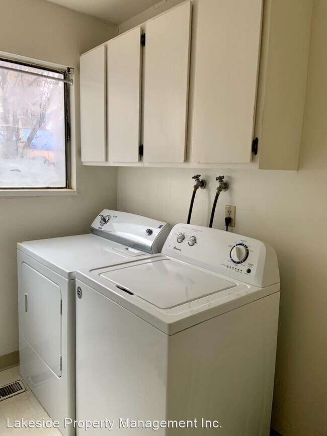 Building Photo - 2 br, 1 bath House - 609 Addison