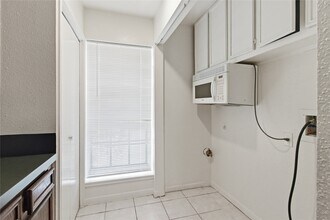 Building Photo - 11000 Kinghurst Dr