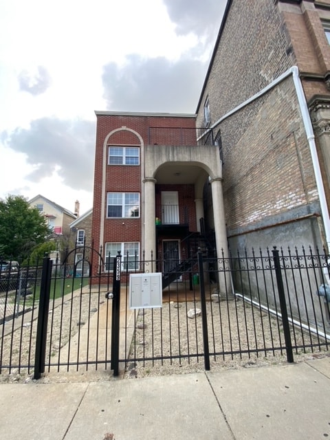 Primary Photo - 2359 S Albany Ave