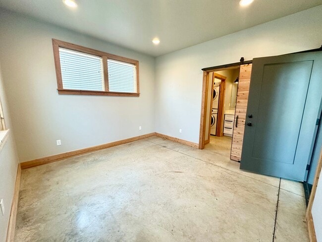 Building Photo - 121 E 26th Ave